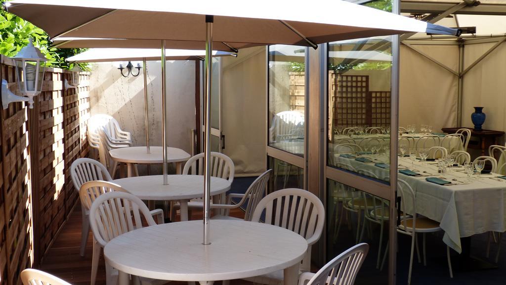 Hotel Restaurant "Le Relais" Courtenay  Kültér fotó