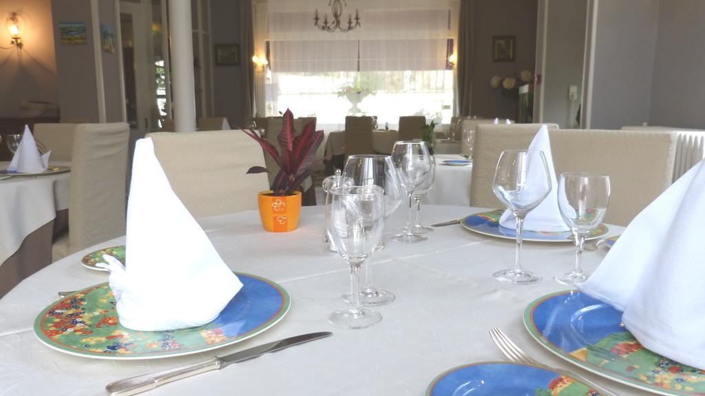 Hotel Restaurant "Le Relais" Courtenay  Szoba fotó