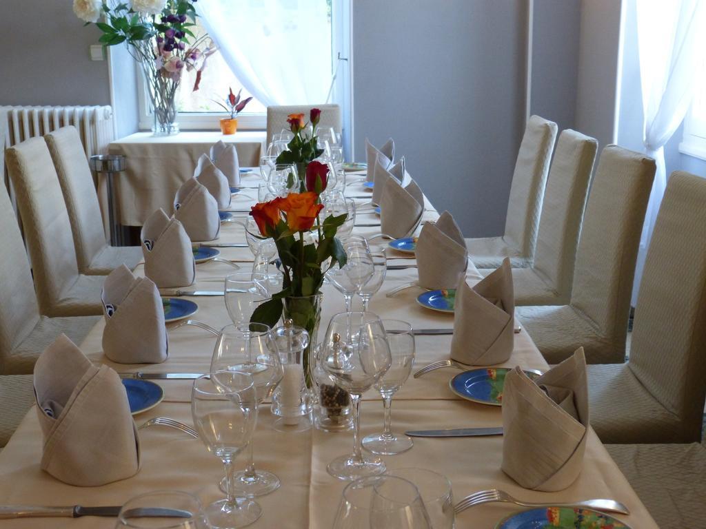 Hotel Restaurant "Le Relais" Courtenay  Szoba fotó