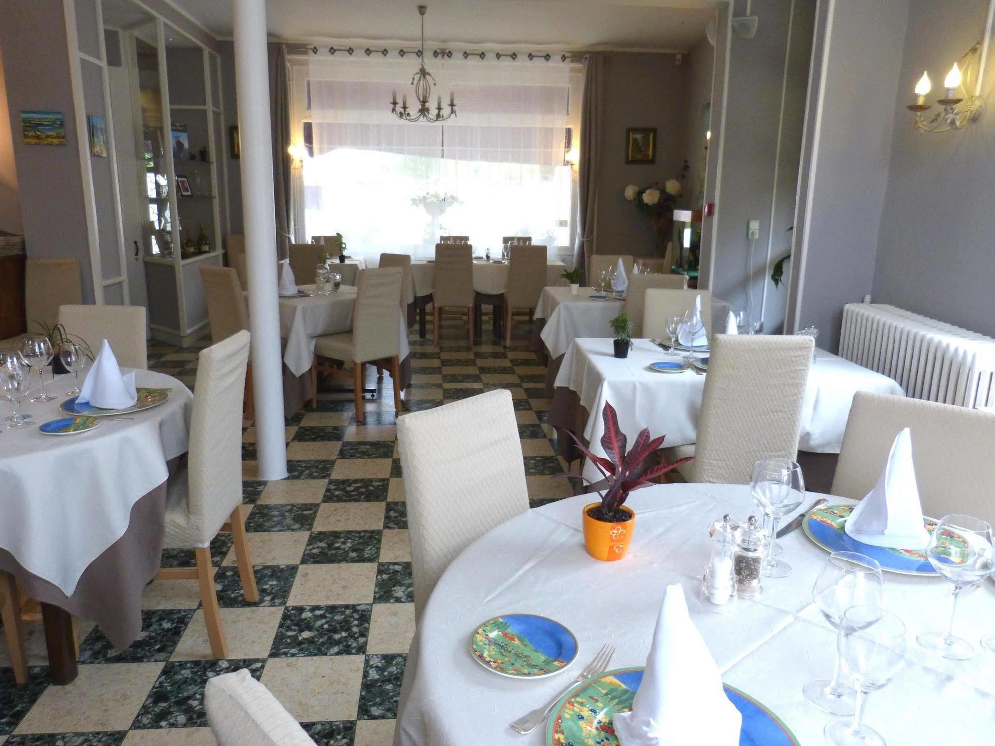 Hotel Restaurant "Le Relais" Courtenay  Kültér fotó