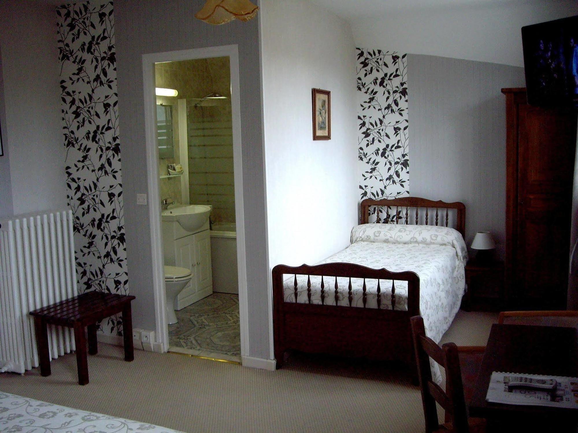 Hotel Restaurant "Le Relais" Courtenay  Kültér fotó